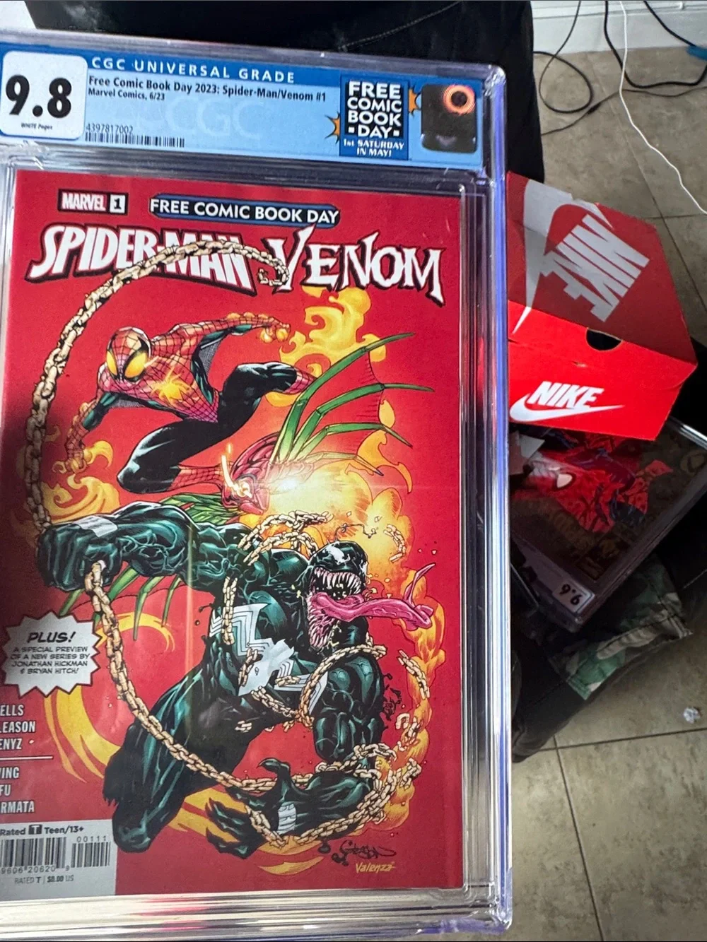Marvel Spider-Man/Venom Comic Book Cover – Red, Black, Yellow